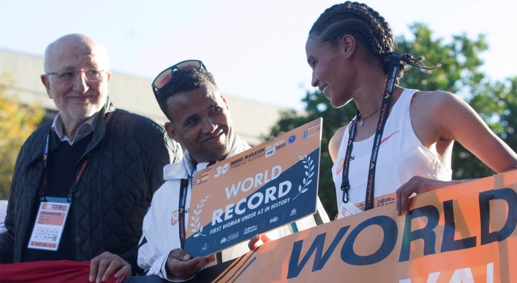 Letesenbet Gidey é a nova recordista mundial de meia maratona