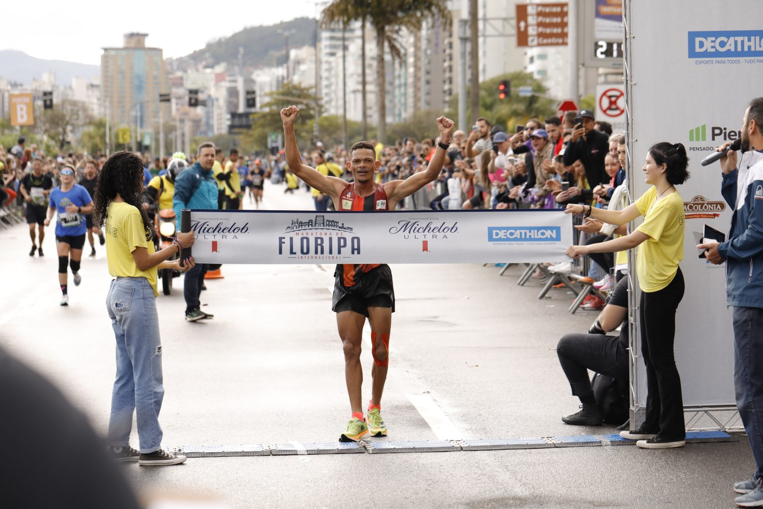 Fabrício Pancada e Janaína Santana são os vencedores da Maratona Internacional de Floripa