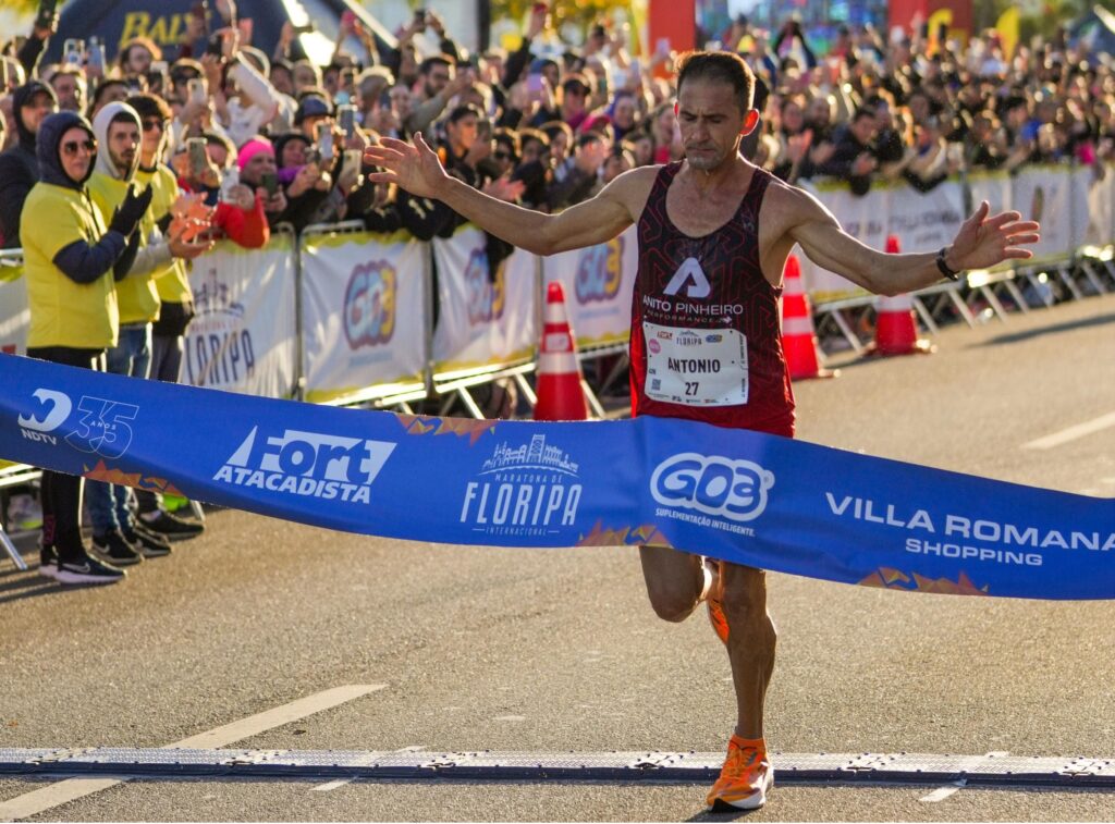 Antônio Marco vence Maratona de Floripa