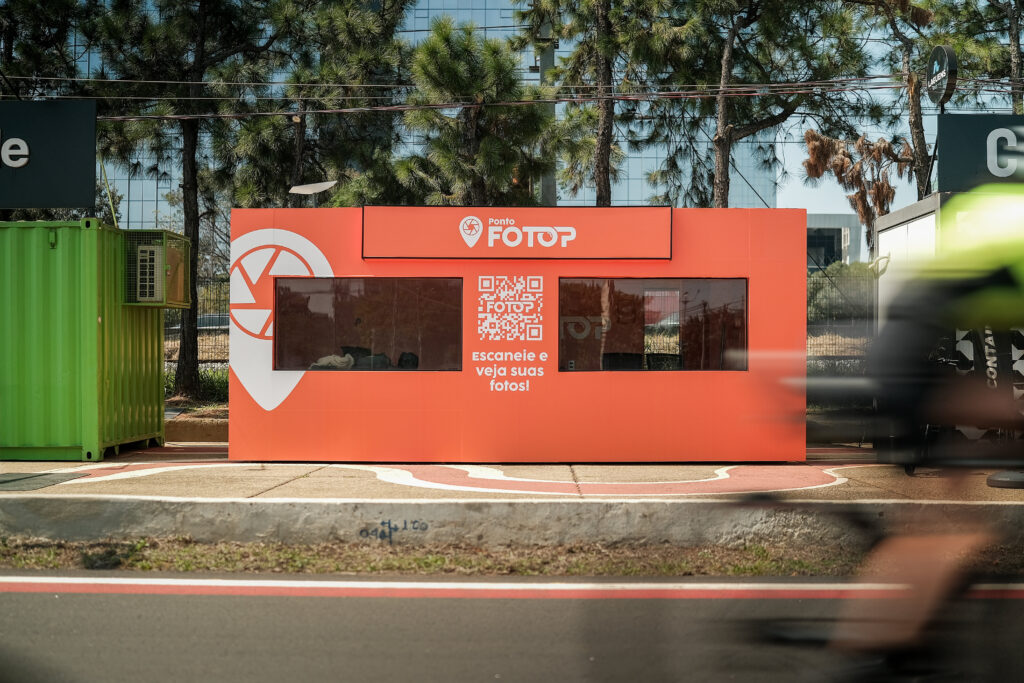 Fotop anuncia espaço na ciclovia do Rio Pinheiros