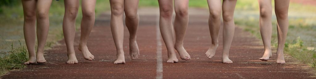 Correr descalço é saudável?